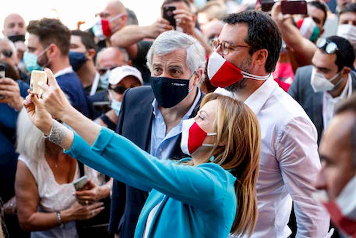 Sondaggio Sole24Ore: centrodestra sfiora il 50%, Fratelli d'Italia scavalca M5s