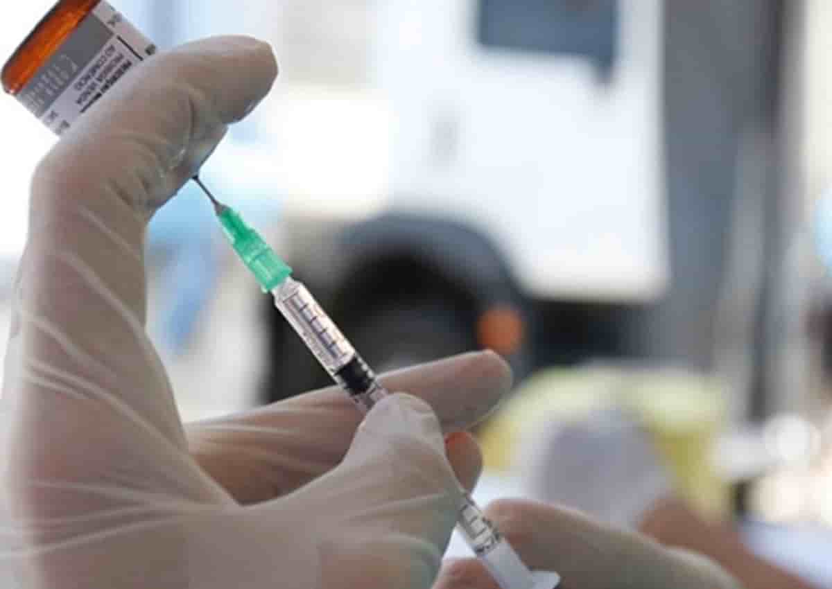 Coronavirus e vaccino, una foto d'archivio Ansa