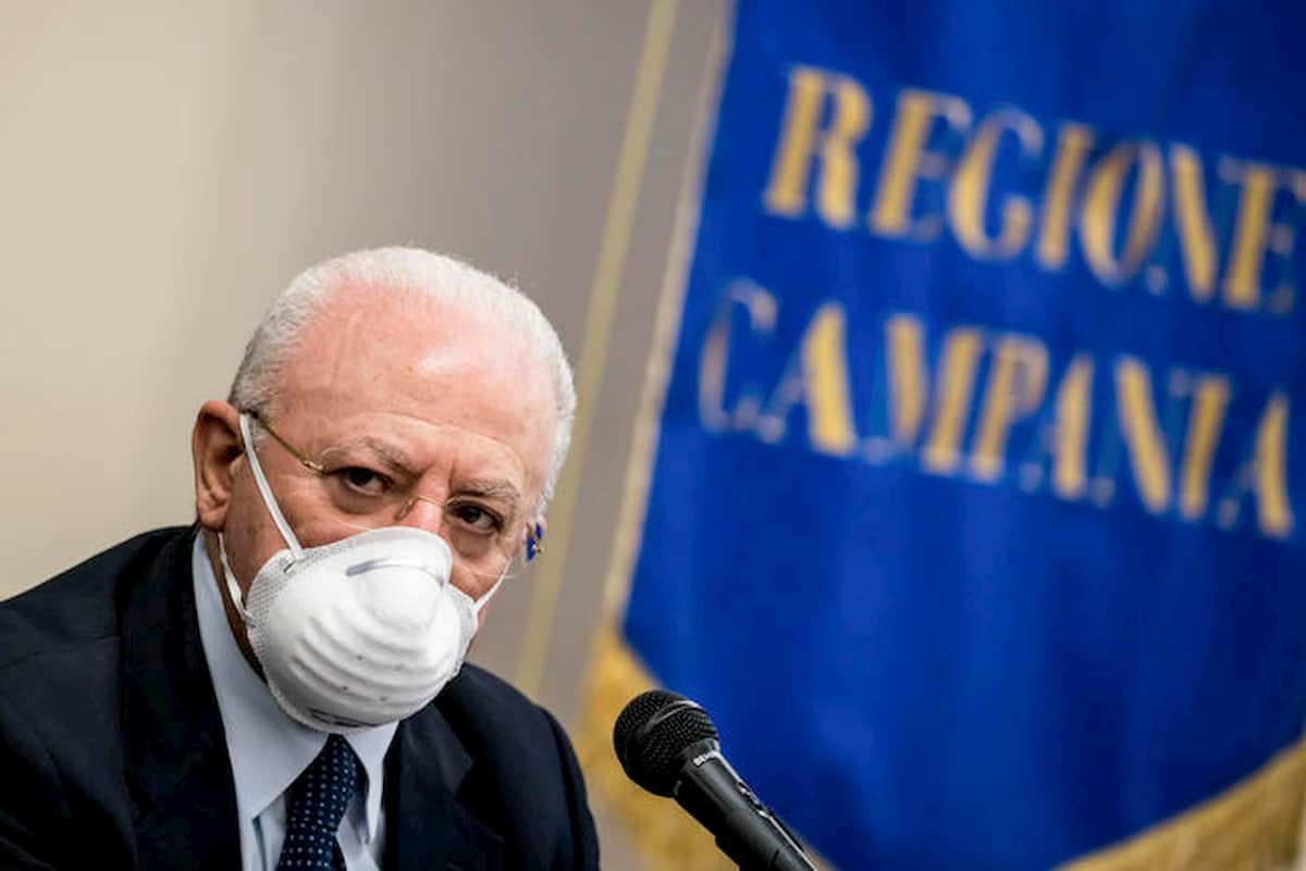 Zone rosse, De Luca: "Mentre la Campania chiudeva c'era chi brindava in piazza"