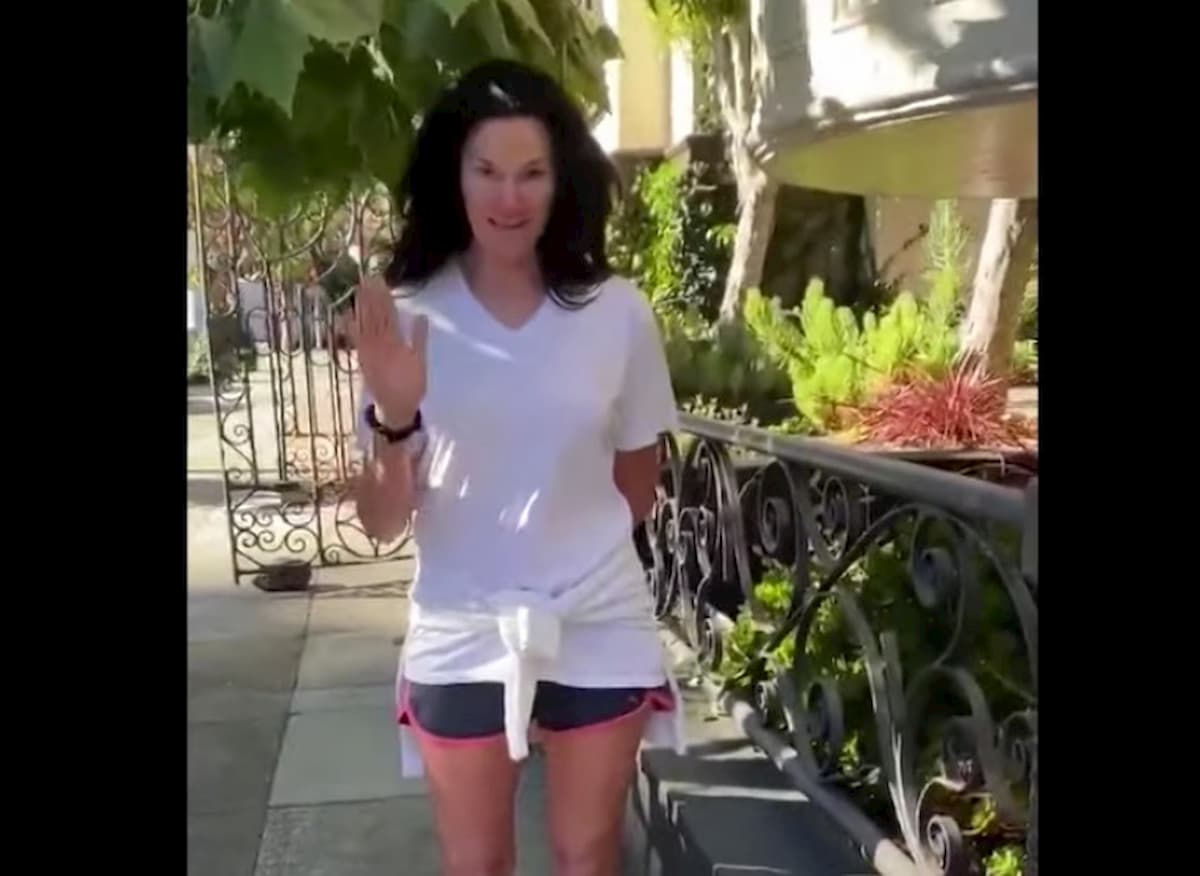 Black Lives Matter, la donna bianca che dà per scontato che il nero sia un criminale VIDEO