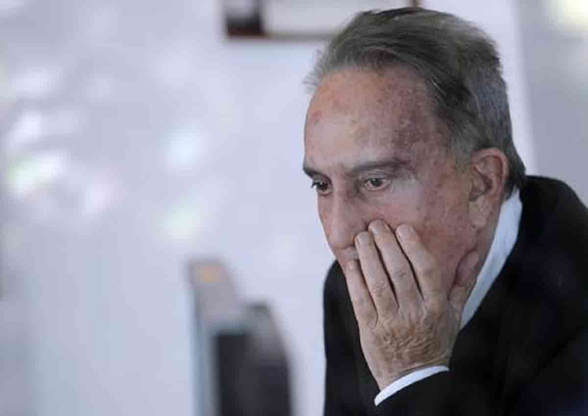 Emilio Fede (nella foto) aveva il permesso o è evaso? A casa scontava la pena