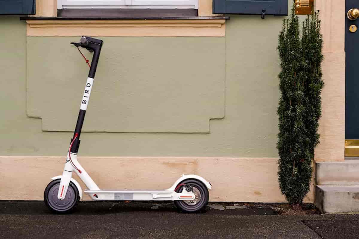 Enel X e Bird offrono noleggio di monopattini elettrici con la app JuicePass