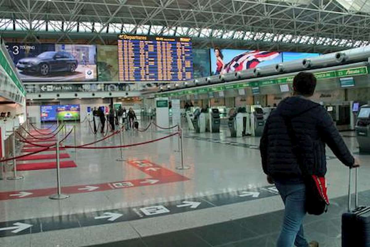 Coronavirus, nel Lazio tornano a salire i contagi. D'Amato: "Preoccupazione per stazioni e aeroporti”