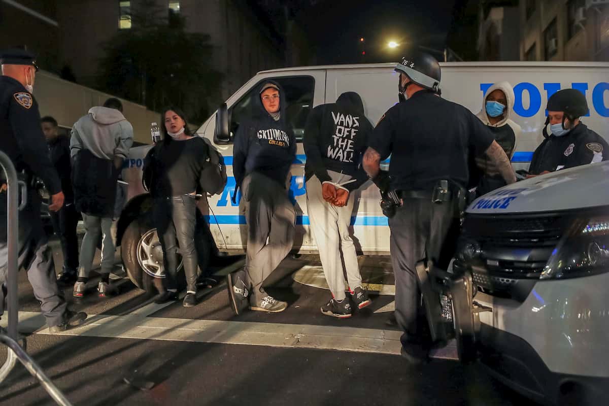 Caso George Floyd, continuano le proteste: due persone uccise nei disordini a Chicago