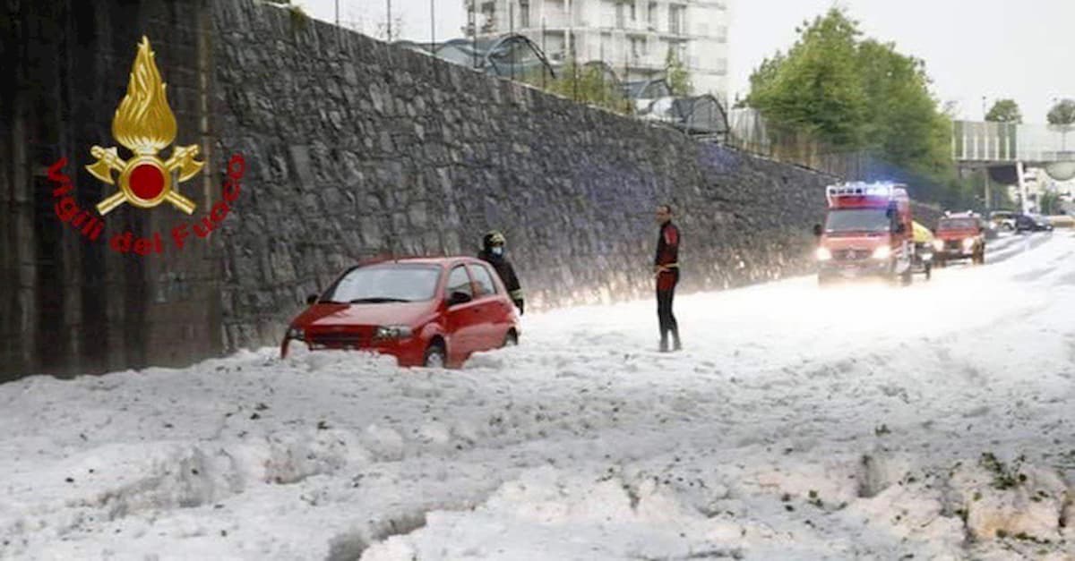 Forte grandinata in Lombardia, Nembro e Alzano allagate FOTO