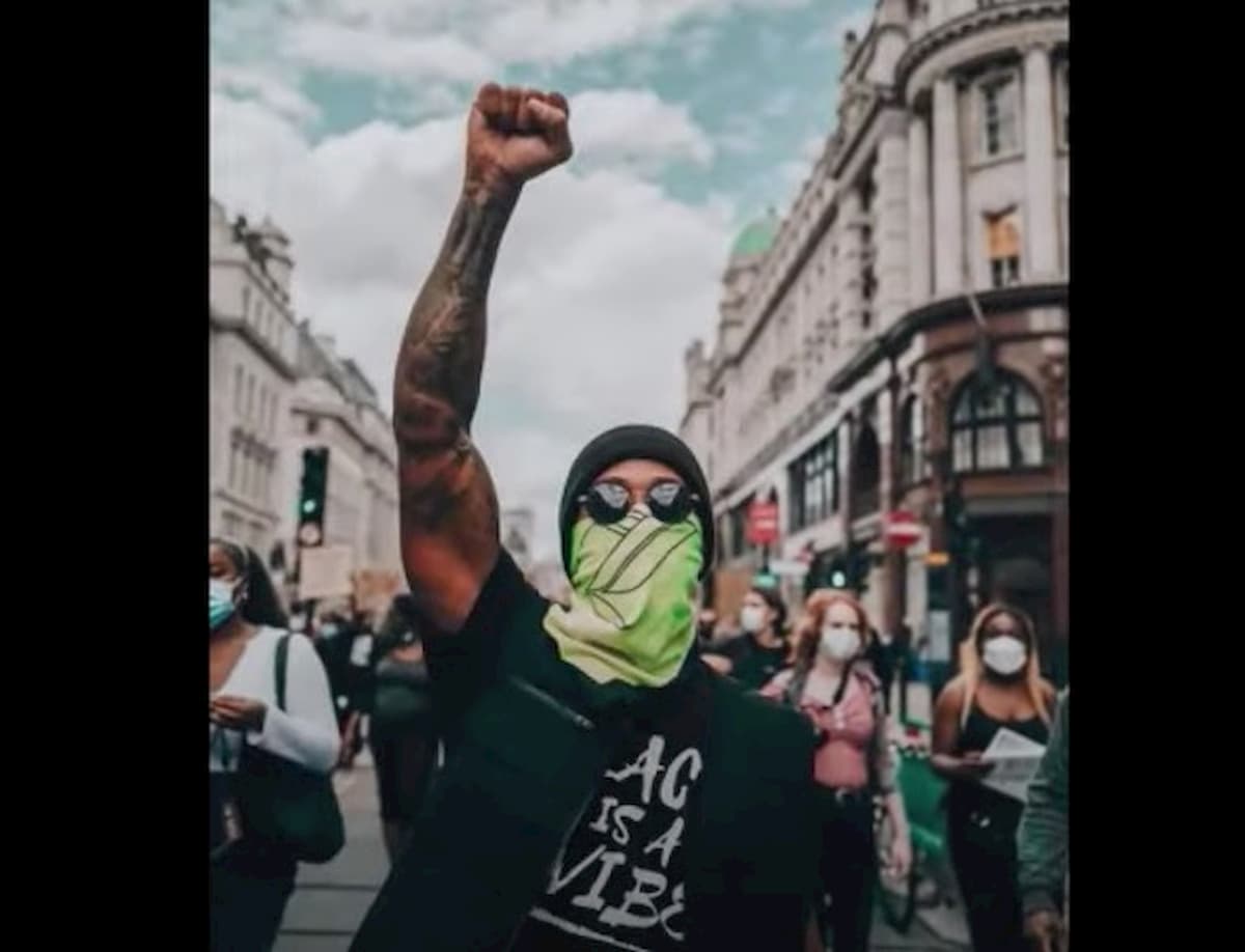 Alla manifestazione Black Lives Matter anche Lewis Hamilton