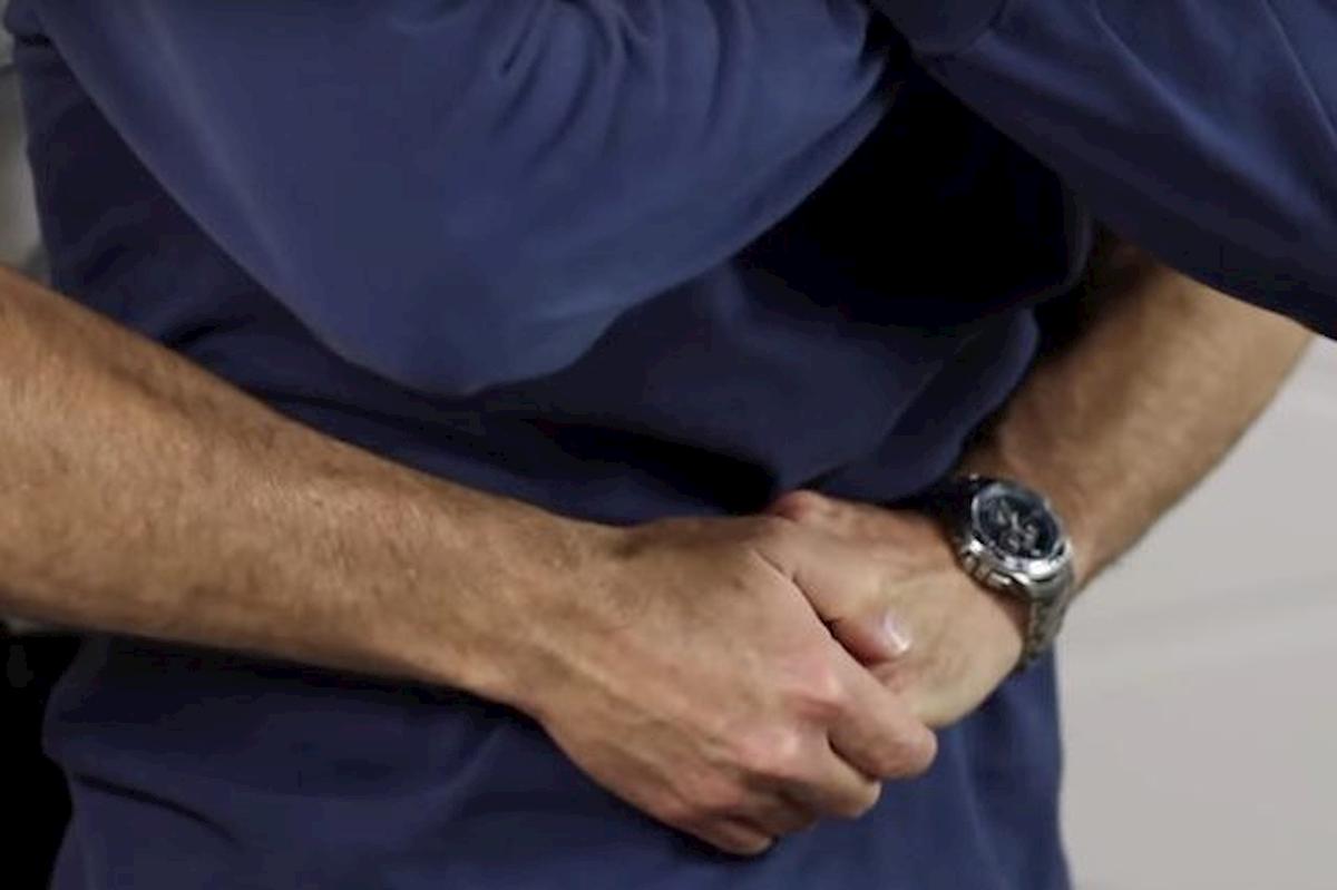 Ponte nelle Alpi, vede un anziano soffocare in strada: 13enne lo salva con la manovra di Heimlich