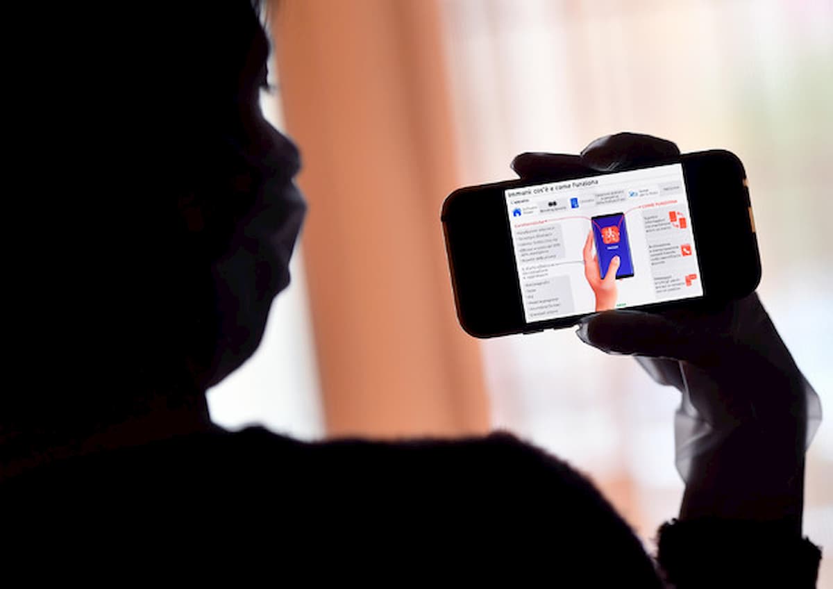 App Immuni scaricabile sui telefoni Apple e Android. Al momento attiva solo in 4 regioni