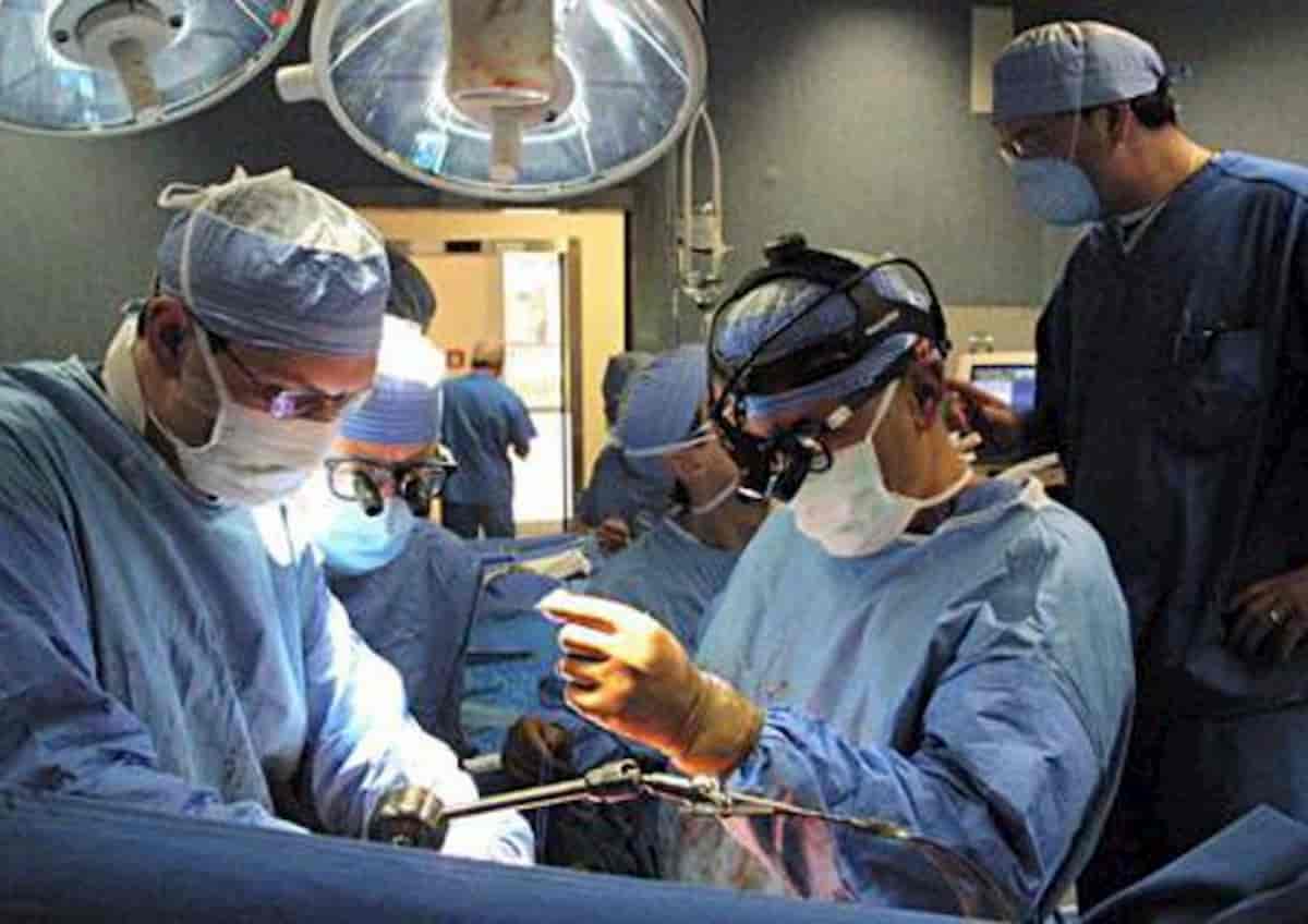 Padova, reimpiantata una mano ad un uomo che se l'era amputata