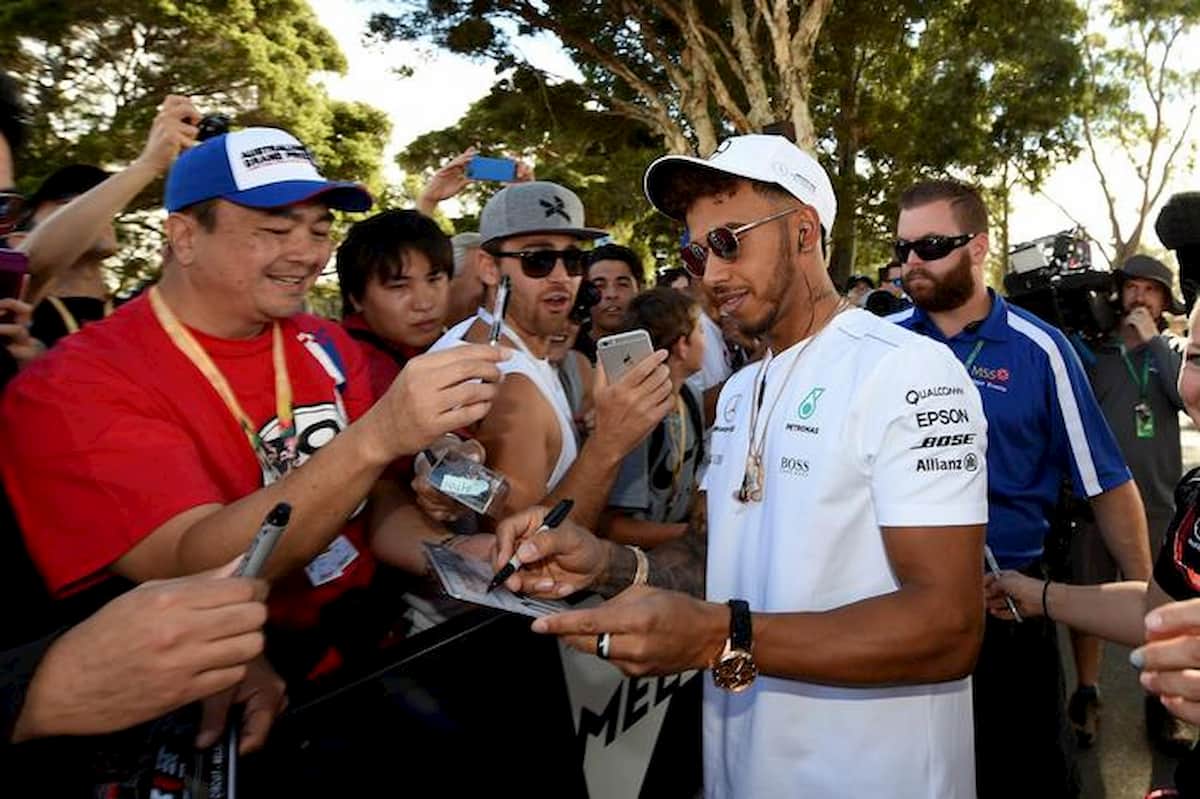 Lewis Hamilton: "Da piccolo bullizzato e picchiato per il colore della pelle"