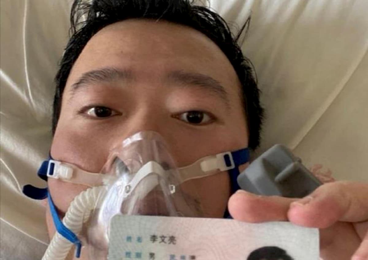 Coronavirus, nato a Wuhan il figlio del medico cinese che per primo diede l'allarme, ma fu represso