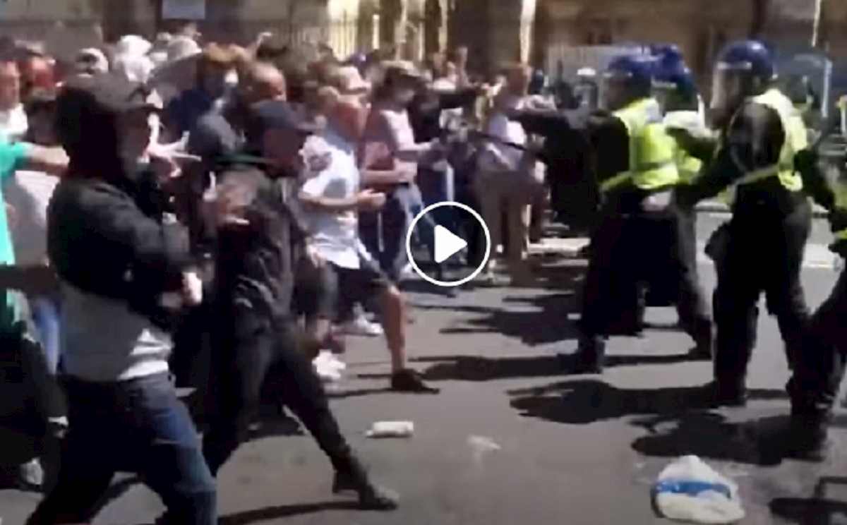 londra, scontri polizia