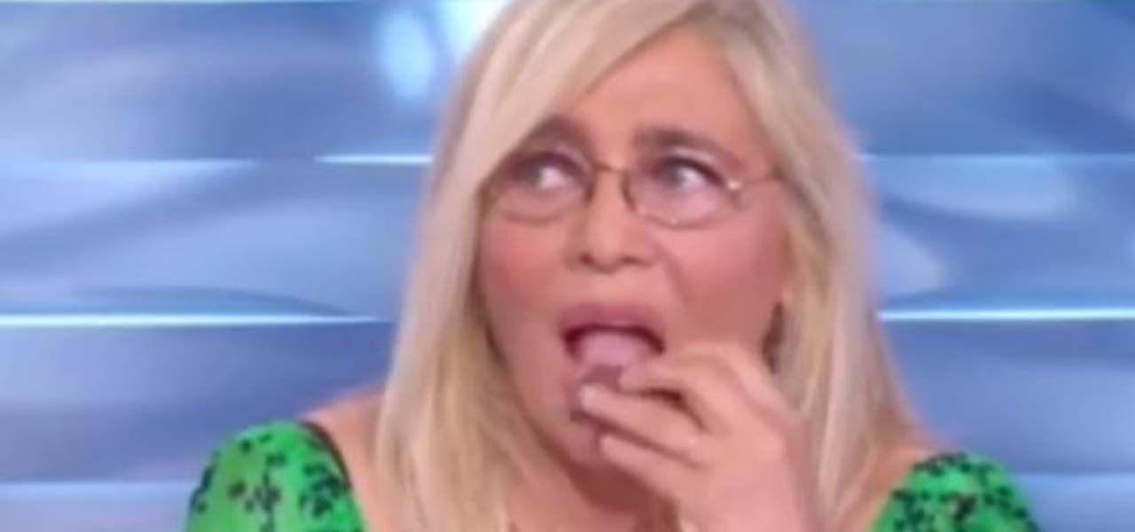 Mara Venier mangia del cioccolato in diretta a Domenica In