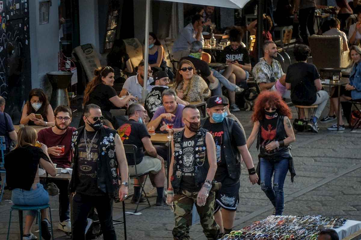 Milano, revocato divieto di asporto alcolici dalle 19