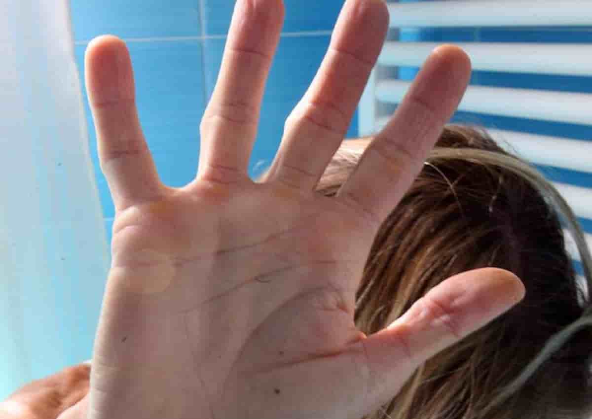 Milano, donna aggredita. Una foto d'archivio Ansa