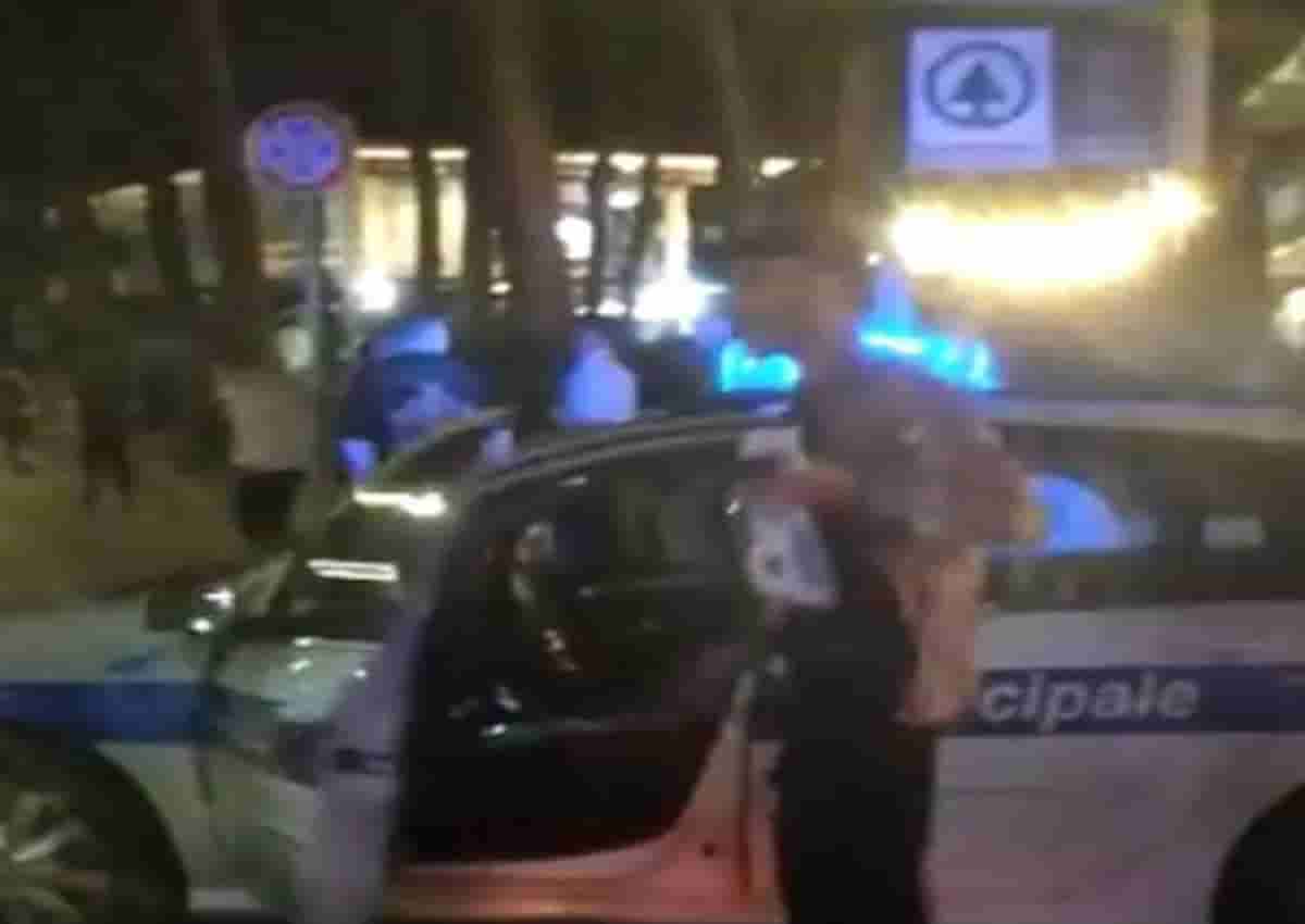 Milano Marittima, movida del sabato sera in una foto Ansa