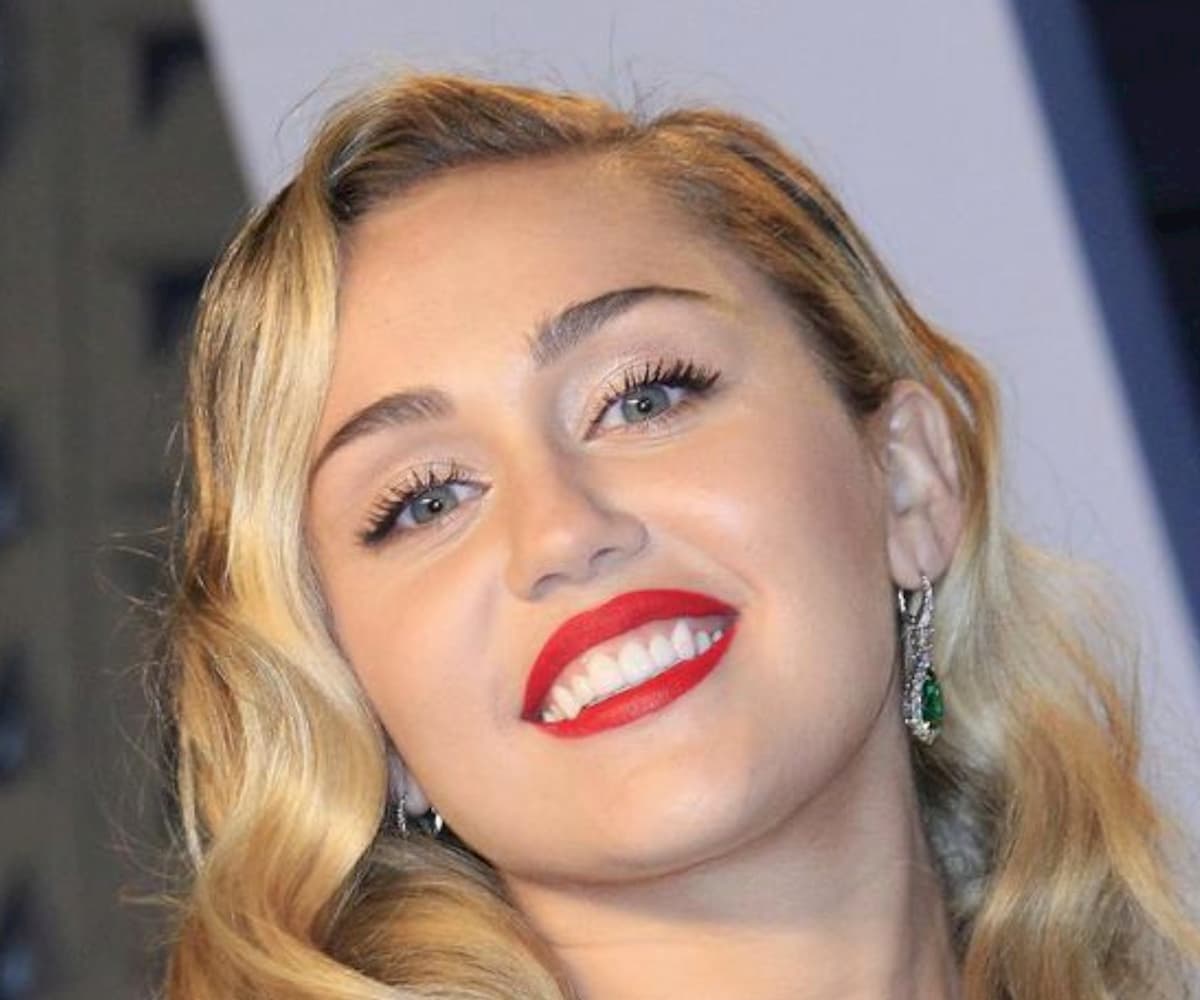 Coronavirus, Miley Cyrus a Conte: "Aderisci al GlobalGoalUnited". Il premier: "Italia in prima linea"