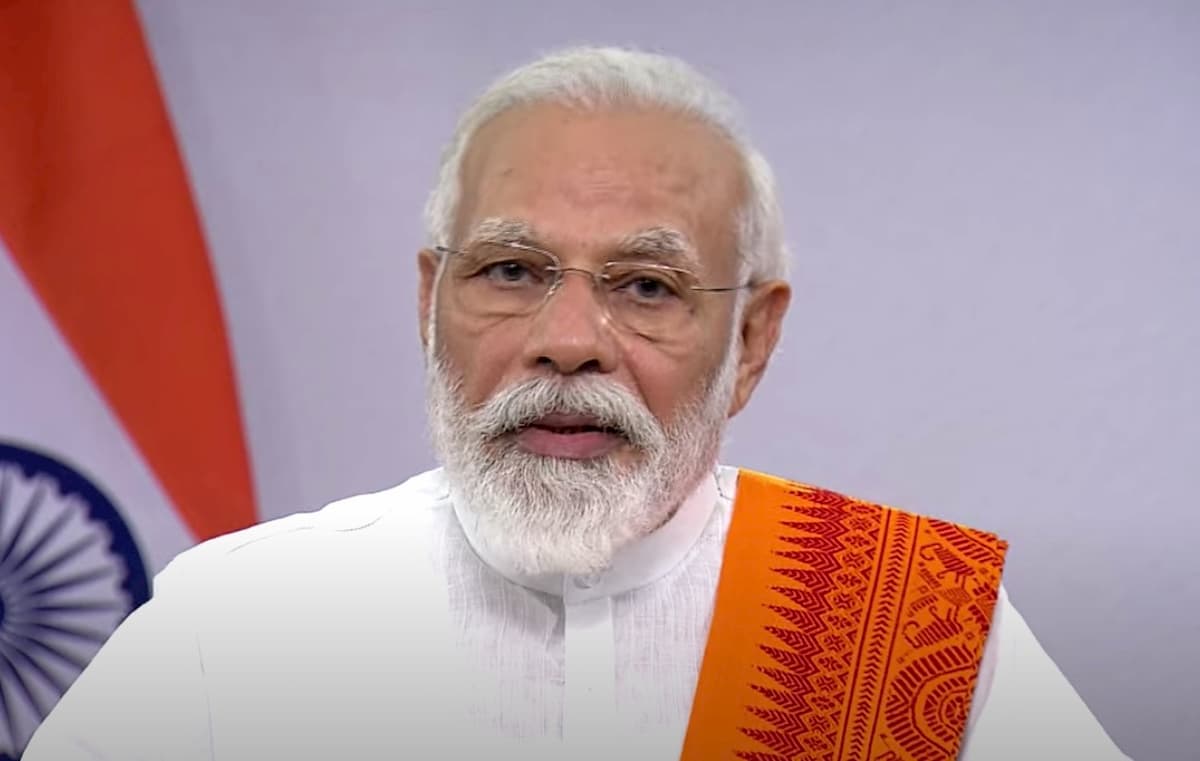 Coronavirus, il premier indiano Modi: "Yoga è scudo protettivo contro il Covid.19" VIDEO