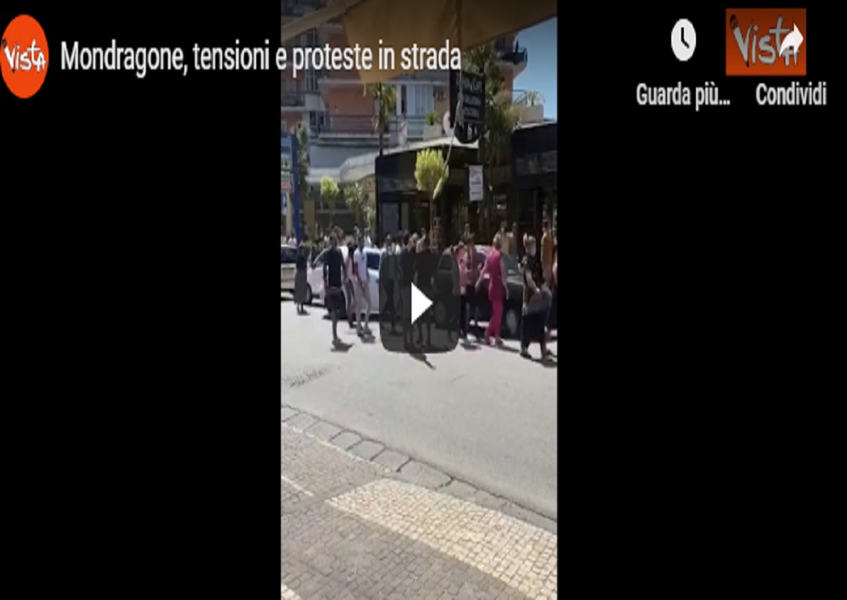Mondragone, proteste in strada