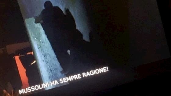 Tv2000, "Mussolini ha sempre ragione": la strana scritta in sovraimpressione. Hacker?