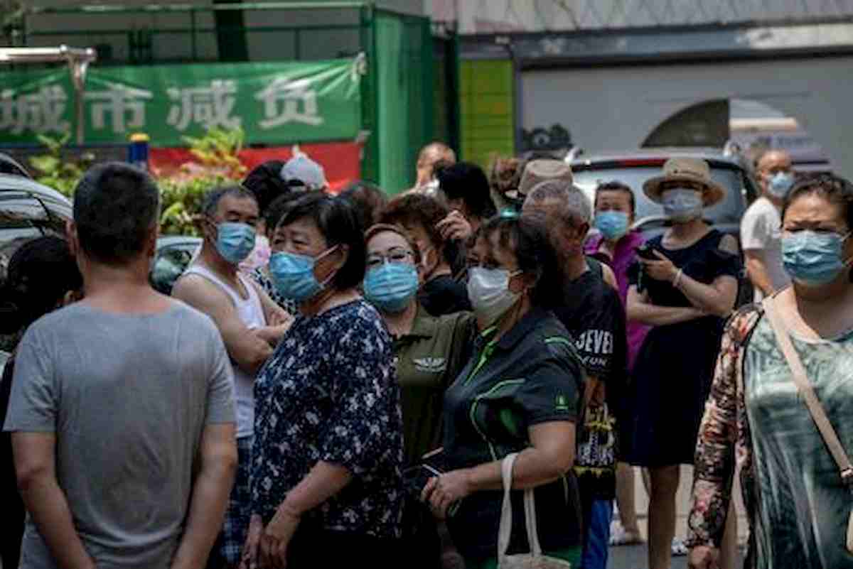 Coronavirus Pechino, dati telefonici e riconoscimento facciale per individuare chi è stato al mercato Xinfadi