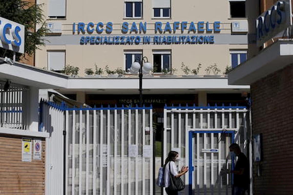 Coronavirus, test sierologici legati al San Raffaele di Roma: troppa gente in fila, chiusa piazza Forlanini