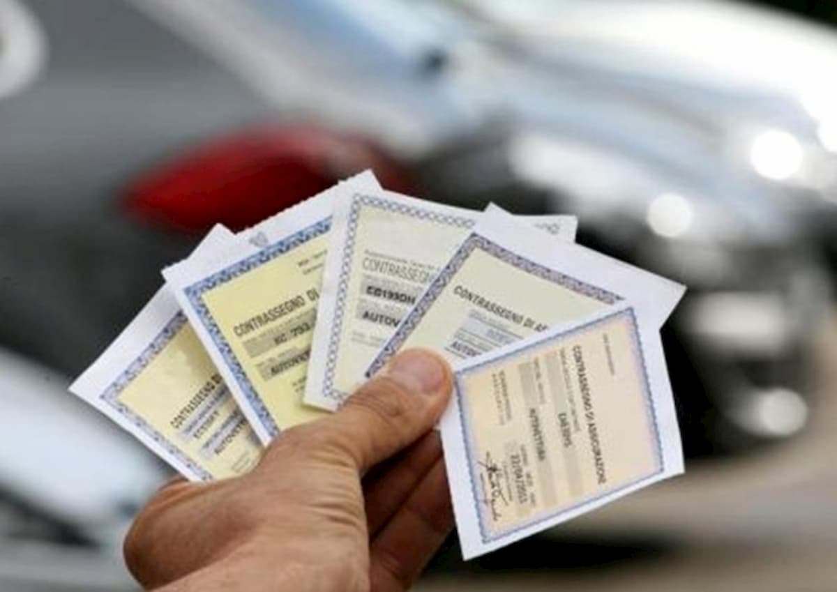 Rc auto, con il lockdown -50% sinistri. L'autorità alle compagnie: "Ora rimborsate"