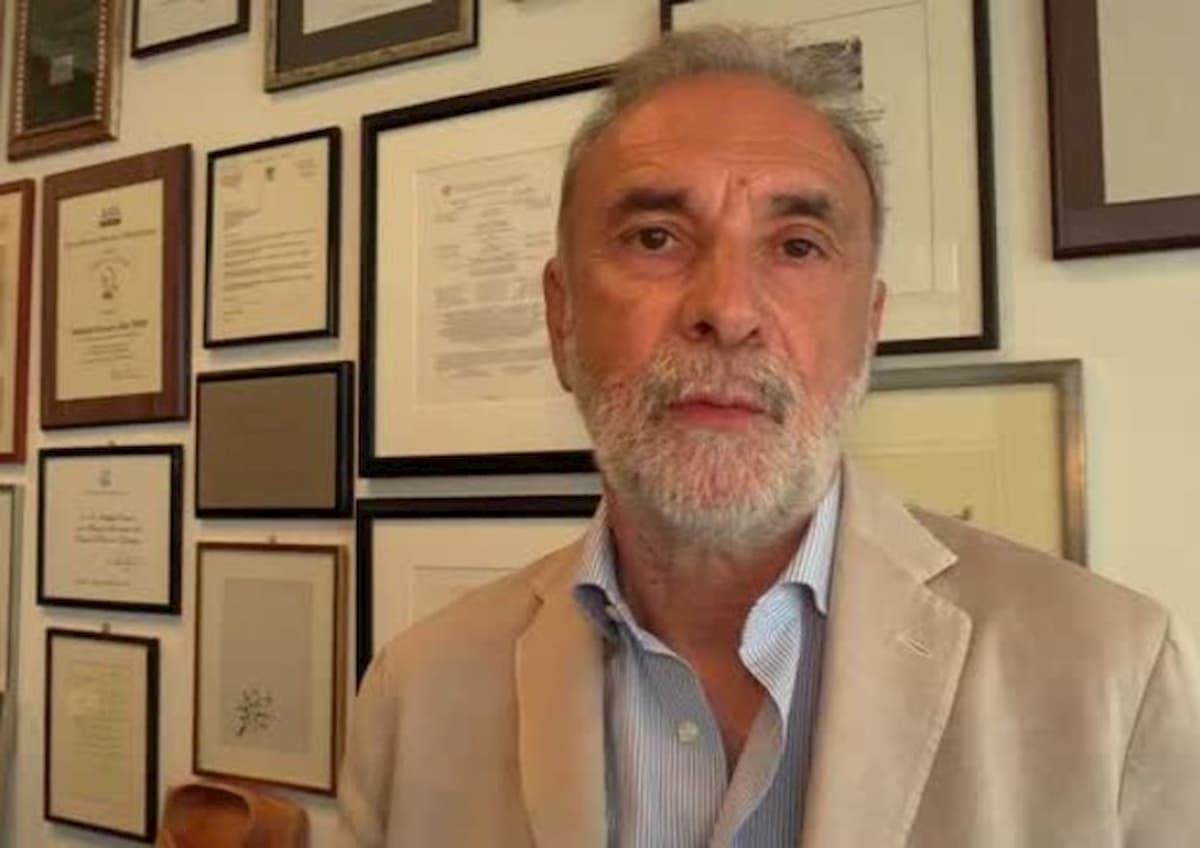 Coronavirus, il professor Remuzzi: "Oggi positivo non vuol dire contagioso. L'Iss e il governo devono comunicare di conseguenza"