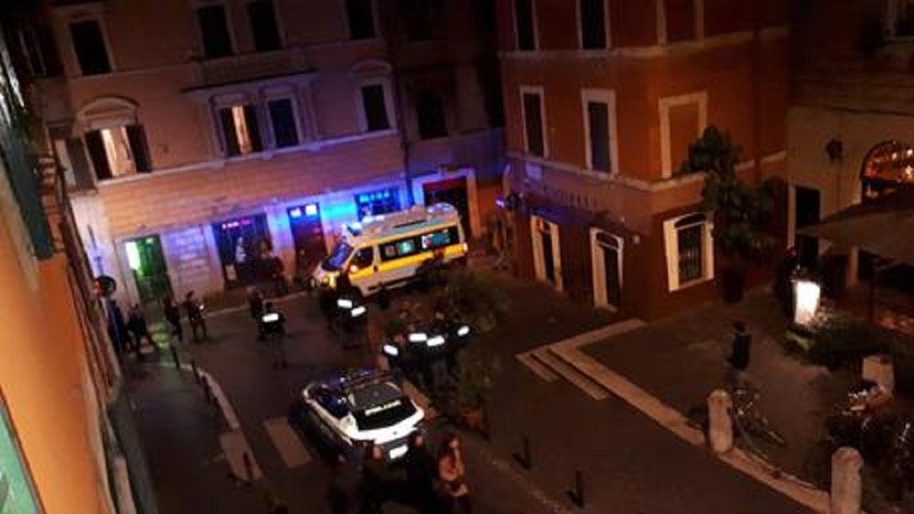Bisceglie, rissa in piazza tra ragazzi. Un 16enne preso a calci e pugni in faccia