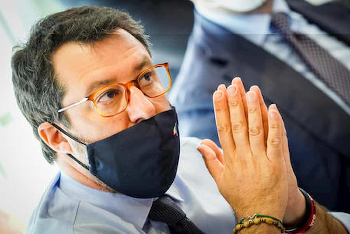 Caserta, Salvini sugli agenti indagati per violenze in carcere: “Assurdo, hanno fermato una rivolta”