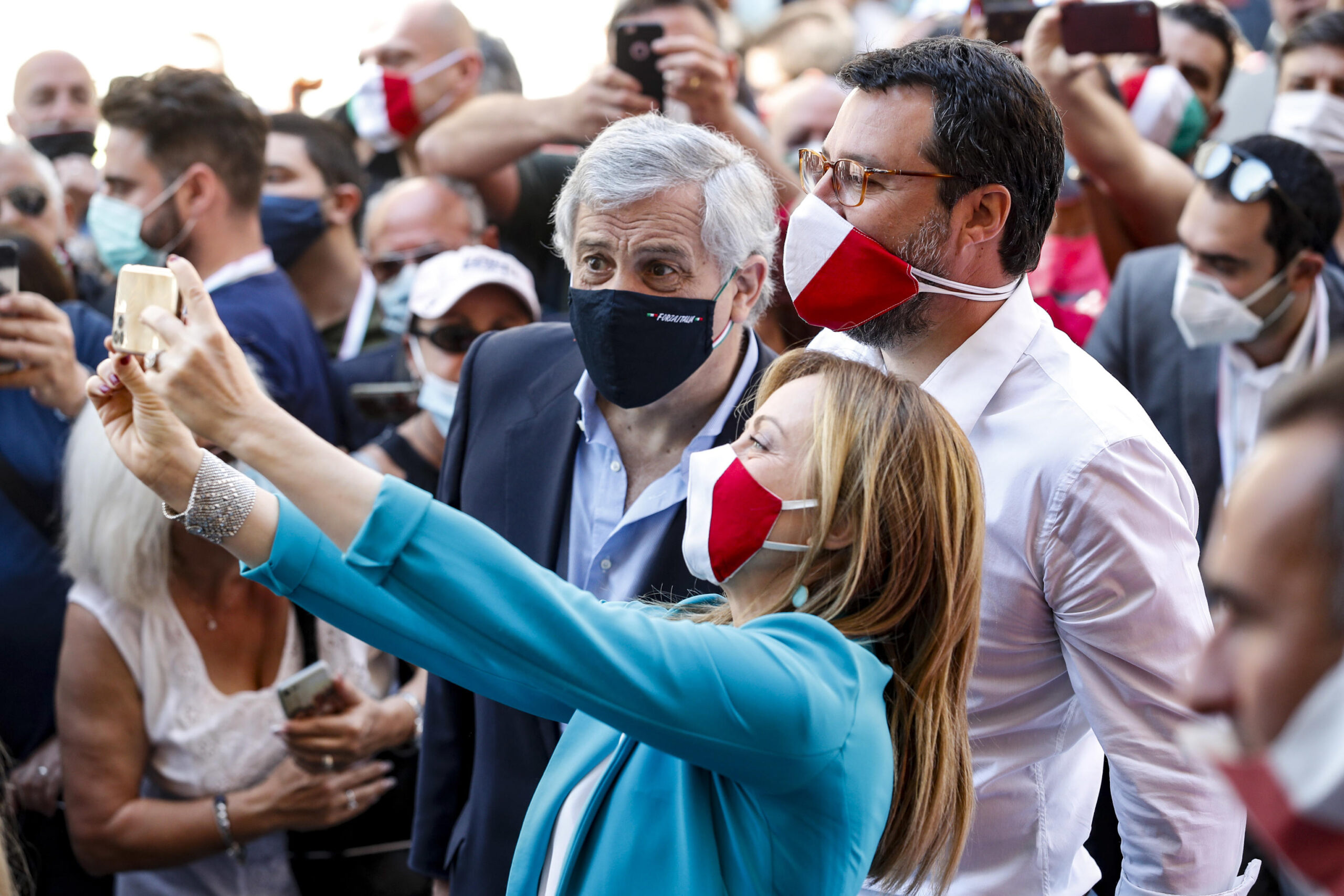 Salvini furioso con Bersani: Cretino. Lui: Tu volevi riaprire tutto