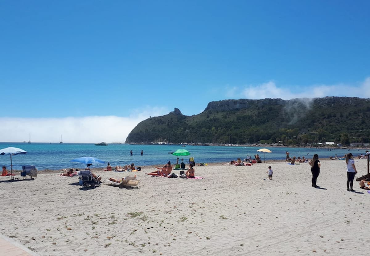 Passaporto sanitario per la Sardegna? Al massimo un questionario, ma Solinas finge di trattare ancora