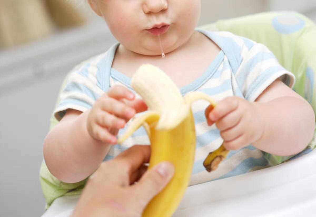 Pollone, bimbo di 3 anni si alza dal seggiolone e vola giù dalla finestra. Si è risvegliato