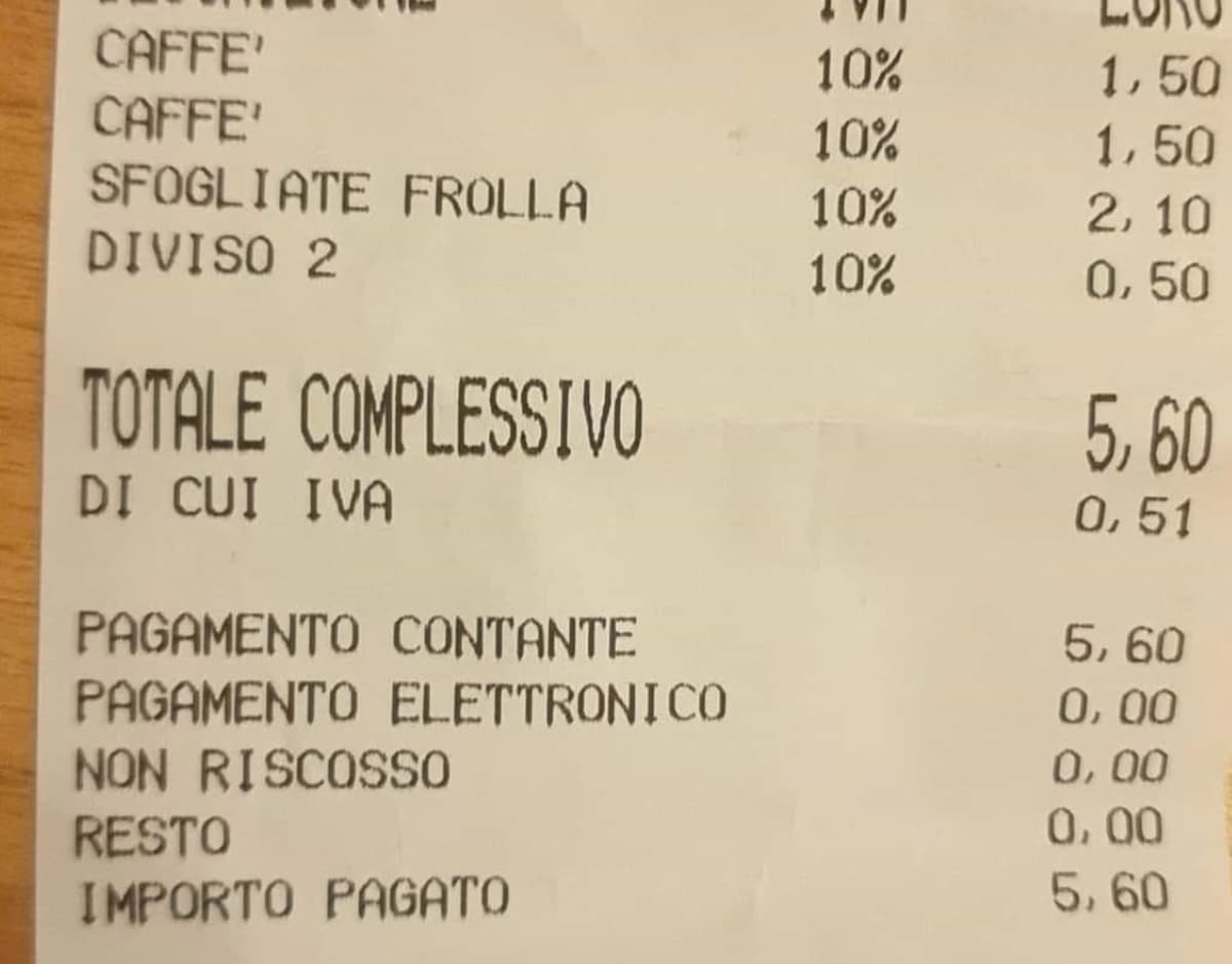 Napoli, sfogliatella tagliata in due: cinquanta centesimi in più sullo scontrino
