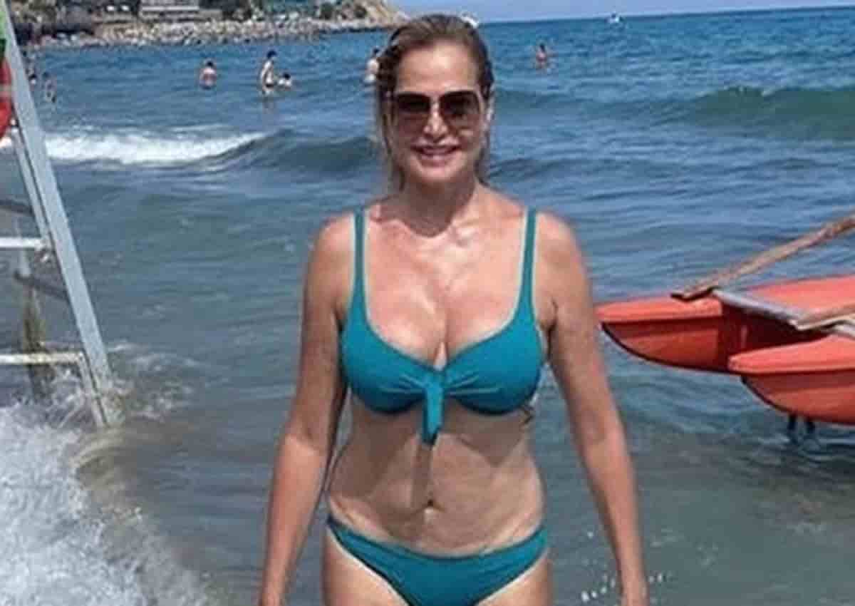 Simona Ventura in bikini in una foto Instagram