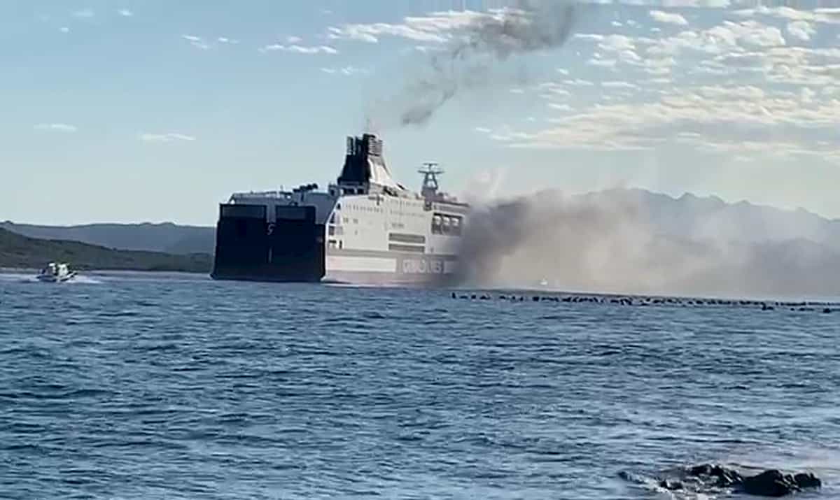 Incendio nel garage del traghetto Grimaldi Lines in arrivo a Olbia da Livorno