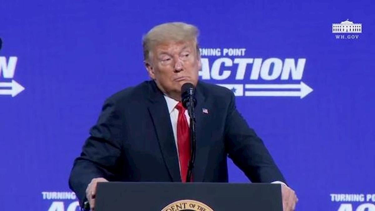 Donald Trump posta video sostenitori che inneggiano al "White Power". Poi lo cancella