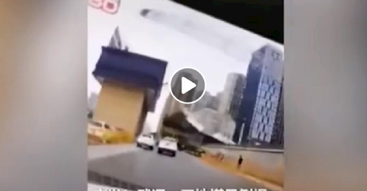 wuhan, crolla la gru