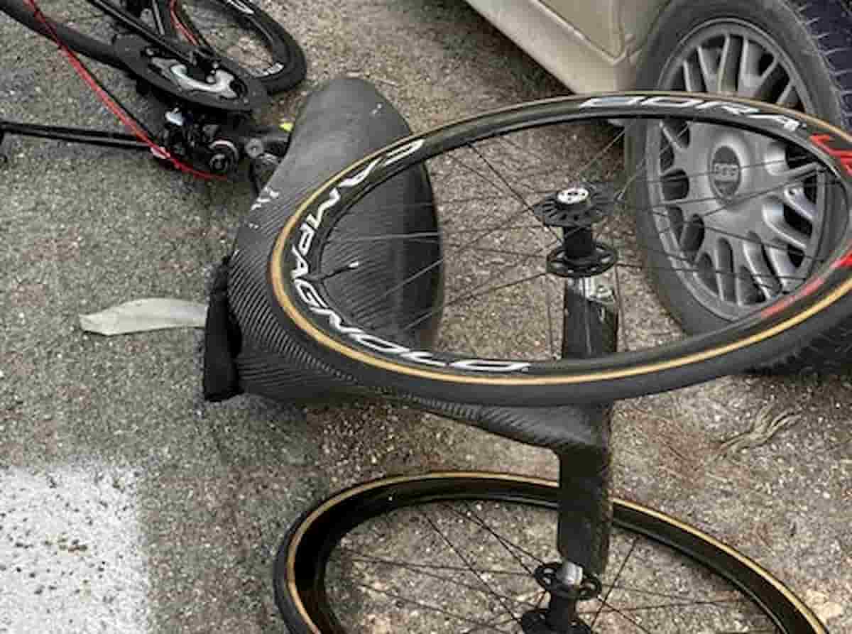 La handbike di Alex Zanardi dopo l'incidente