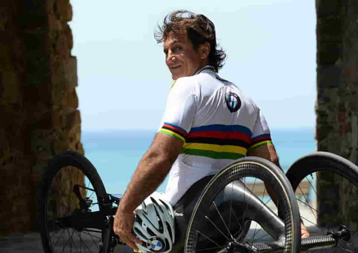 Alex Zanardi trasferito dal San Raffaele a Padova. La nota dell'ospedale: "Ora è stabile"