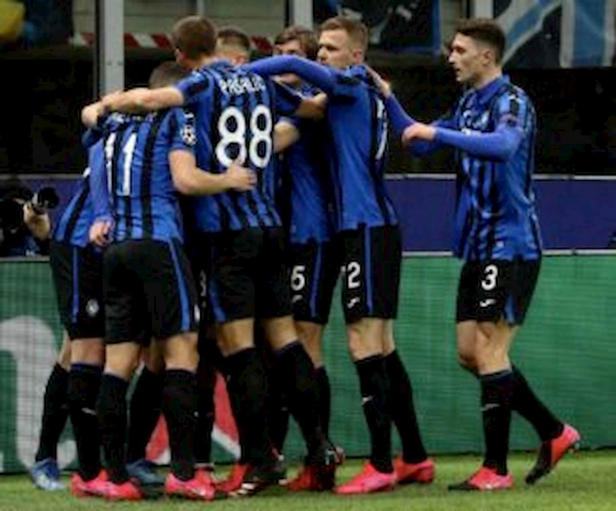 Tifoso Napoli provoca Gasperini: "Ve la giocata o la regalate alla Juventus?". Dirigente dell'Atalanta lo insulta: "Terrone del c..." VIDEO YouTube