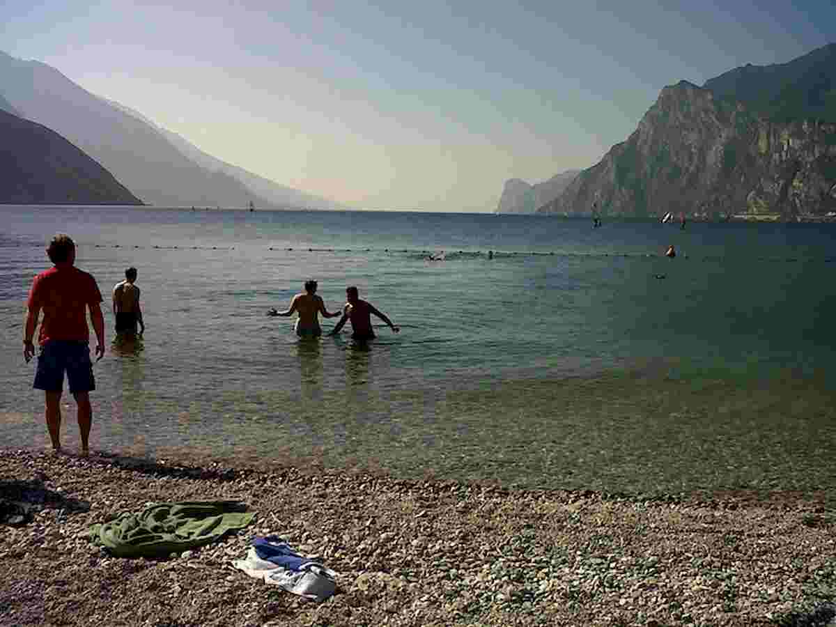 Lago di Garda, allarme dermatiti. Forse colpa di parassita degli uccelli