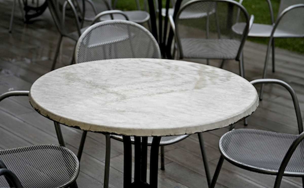 Covid, il Comitato scientifico della Sardegna: "Stop ai consumi al bancone del bar"