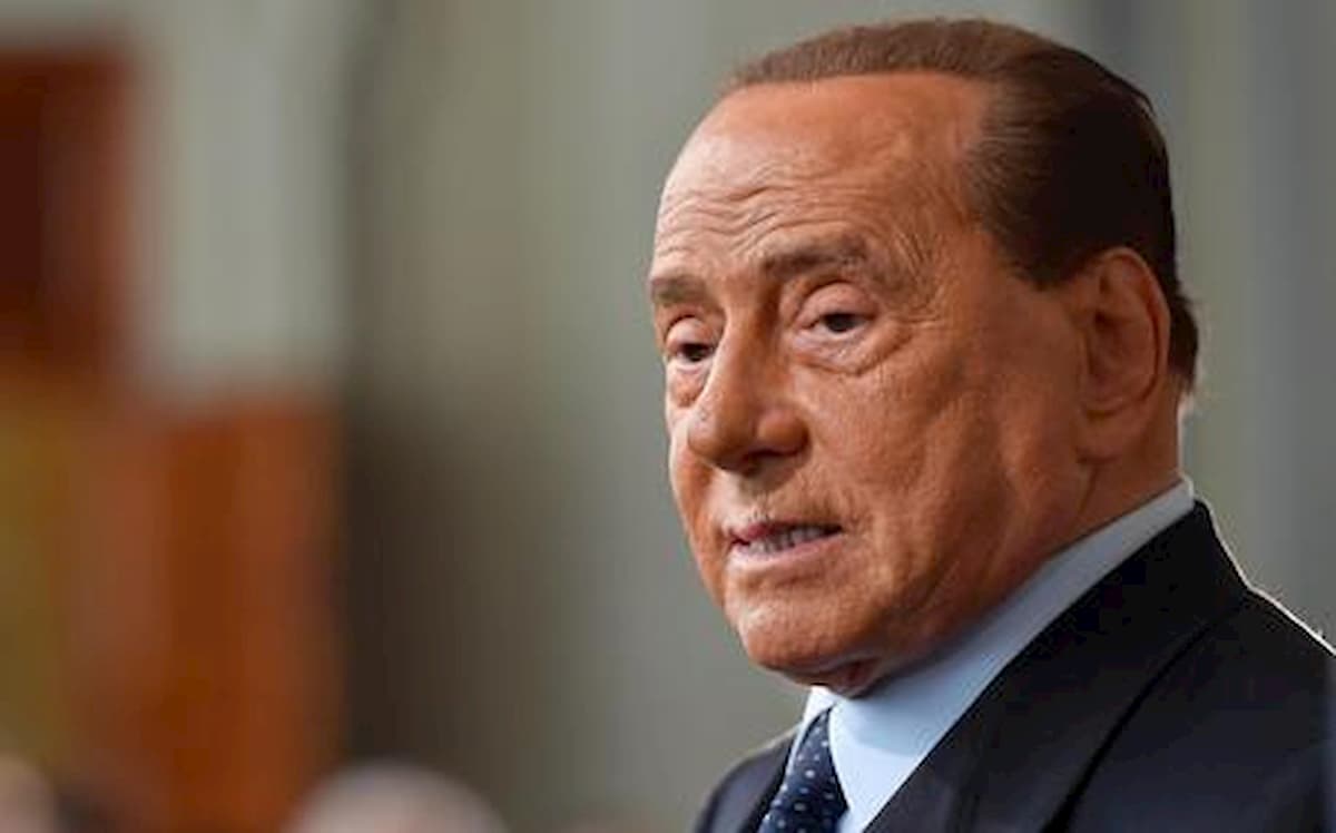 Forza Italia lancia una raccolta firme per fare Berlusconi senatore a vita