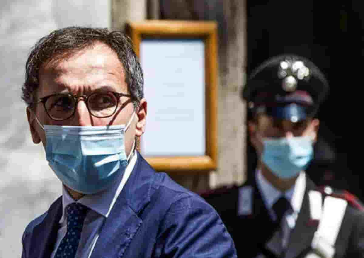 Coronavirus, foto Ansa del ministro Boccia