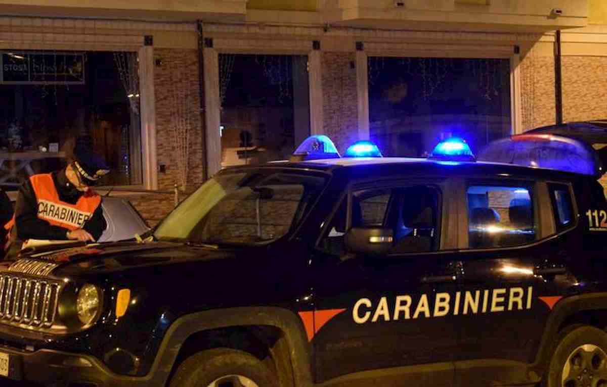 Castel Volturno, gemelli in scooter contro auto. Uno è morto, l'altro è grave