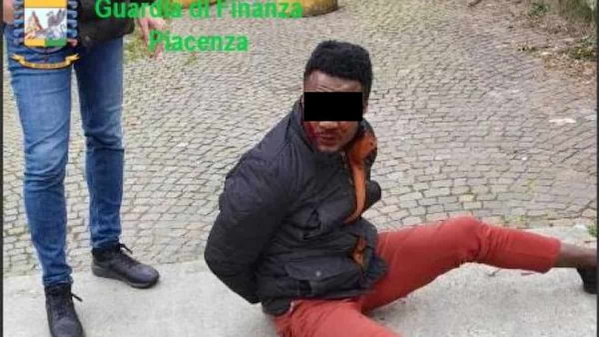 Piacenza, nuovi audio. Carabiniere a figlio: Quel negro massacrato da tutti