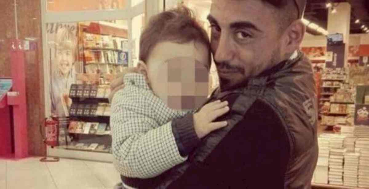 Bimbo ucciso a Cardito, il patrigno: "Saltavano sul letto, ho avuto un raptus, ma non volevo uccidere"