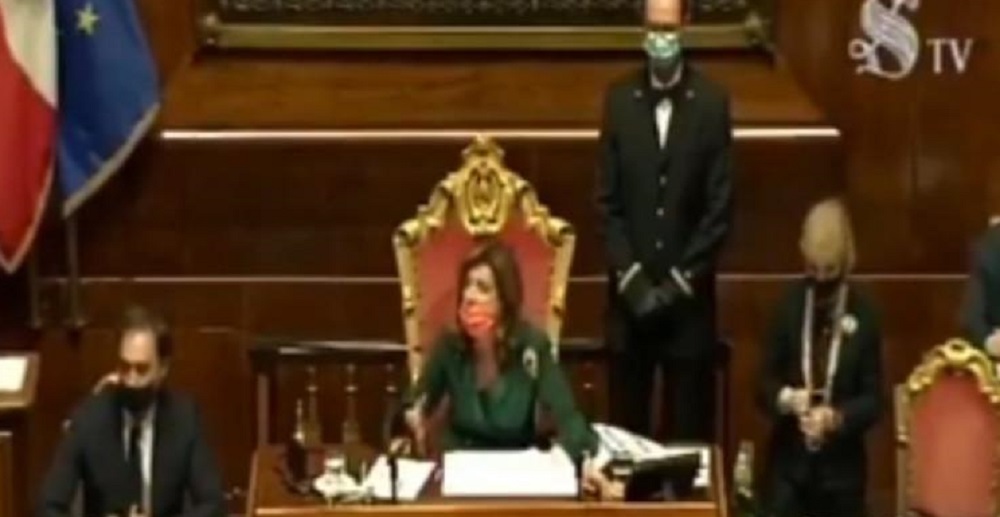 Casellati interrompe Conte: "Senatori, non si deve usare la macchina fotografica in Aula"