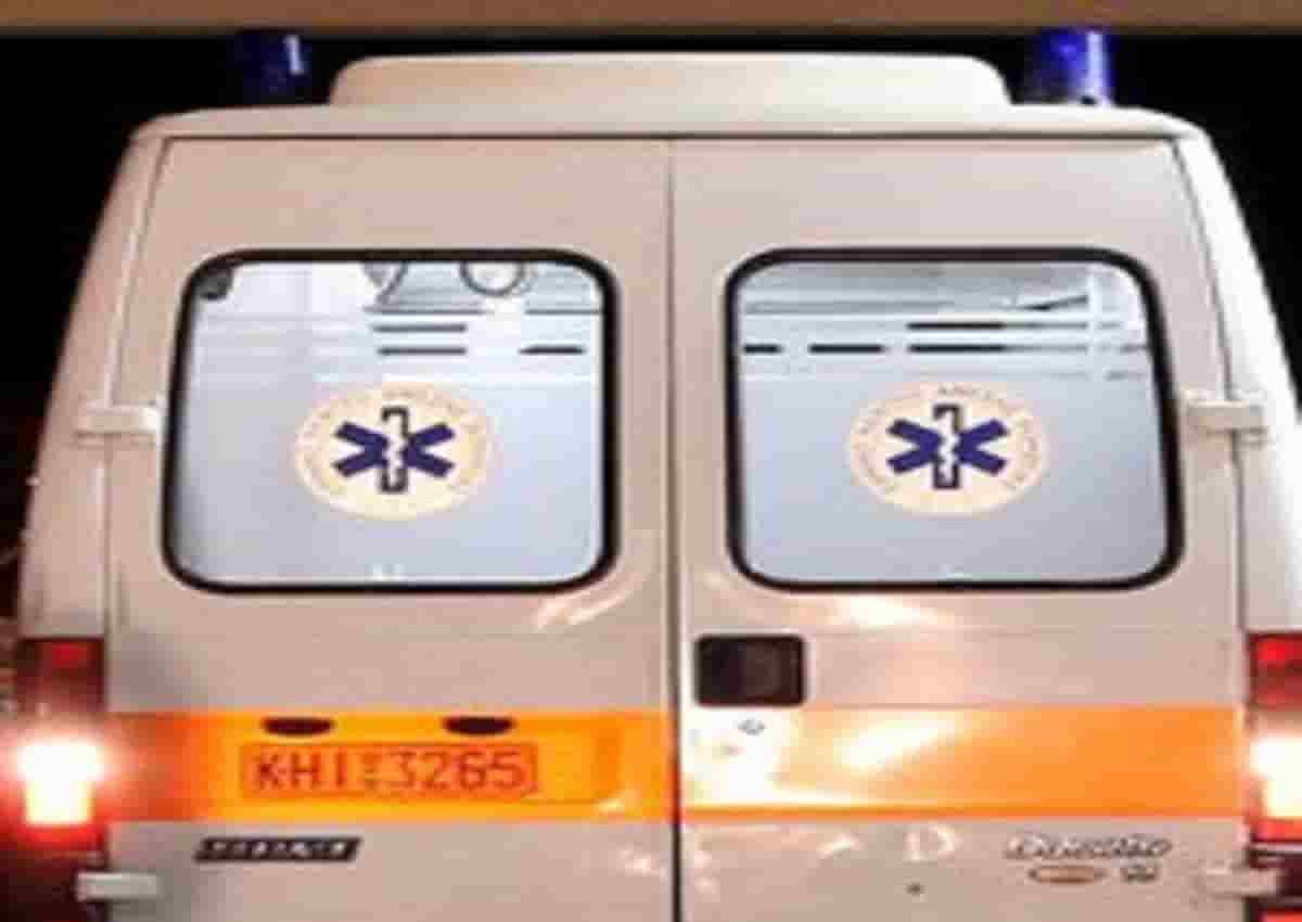 Cefalonia, foto d'archivio Ansa di una ambulanza